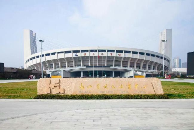 易边再战，墨尔本城两次进球被吹后由阿尔斯兰破门制胜，VAR介入取消墨尔本城点球，读秒阶段穆谢奎头球绝平，王东升染红。